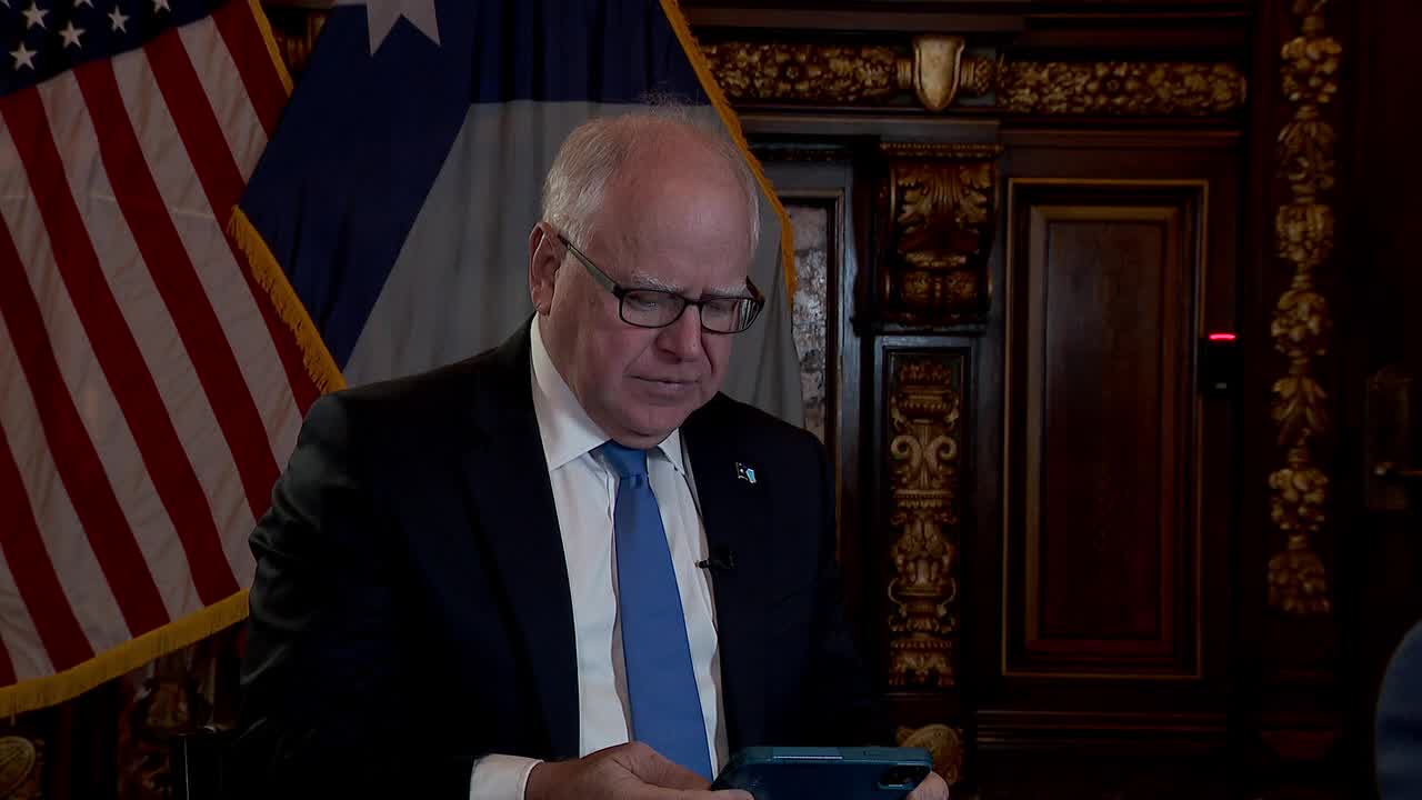 #BigDadEnergy Gov. Walz reads ‘mean Tweets’