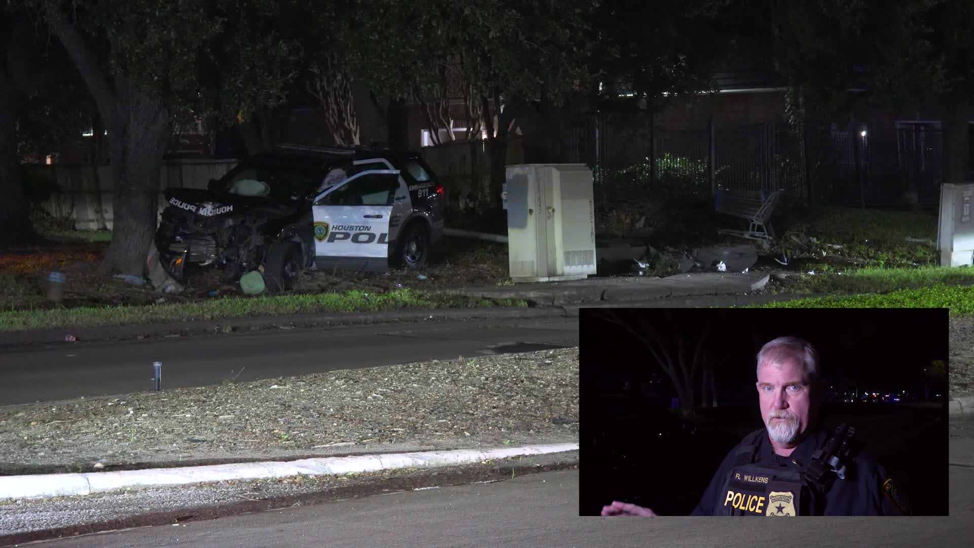 Houston patrol car crashes on Woodland Park Avenue during pursuit