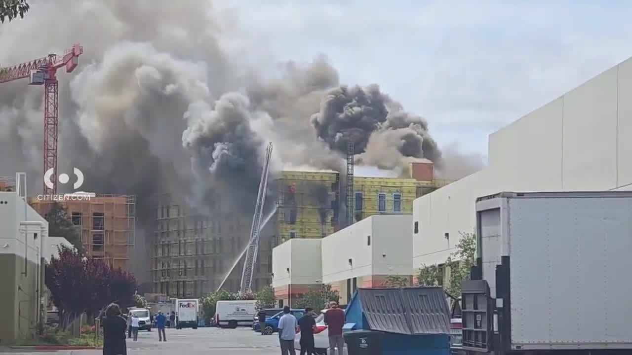 Fire breaks out in Redwood City
