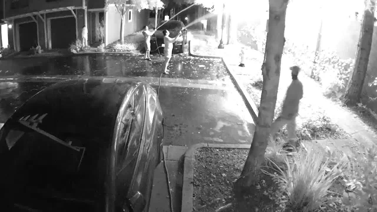 Hayward residents race to put out fire