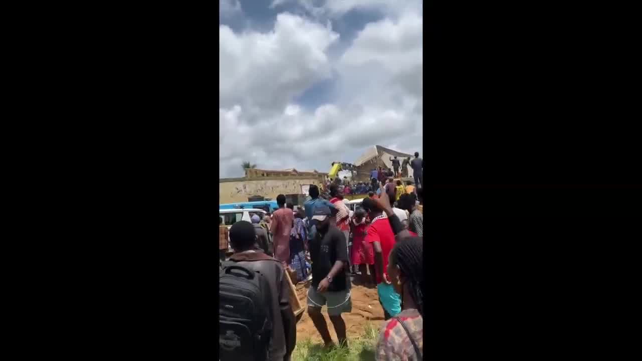 Nigeria school collapses, killing at least 22